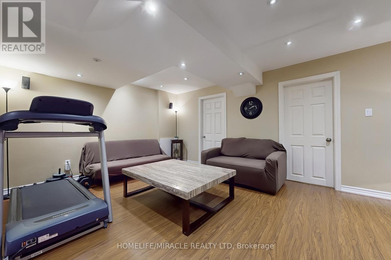 Photo 35 of 39 Evaridge Drive, Markham ON