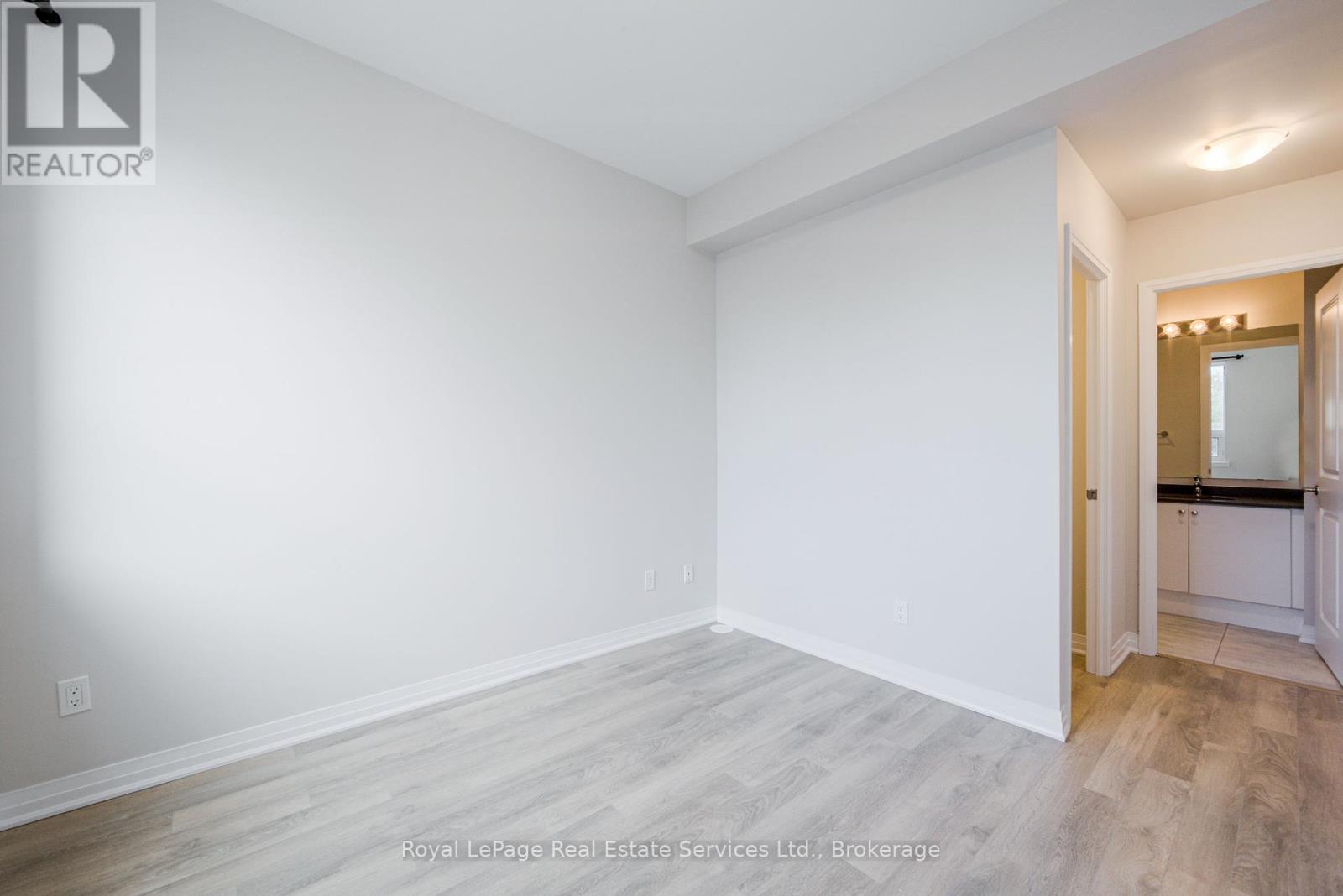 Photo 10 of 16 1238 Cawthra Road, Mississauga ON