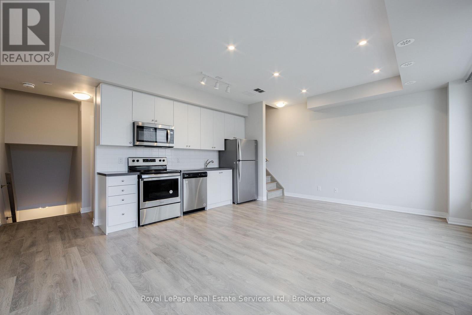 Photo 2 of 16 1238 Cawthra Road, Mississauga ON