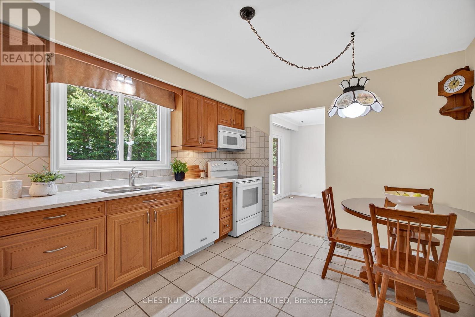 Photo 9 of 3782 Whitecap Drive, Innisfil ON