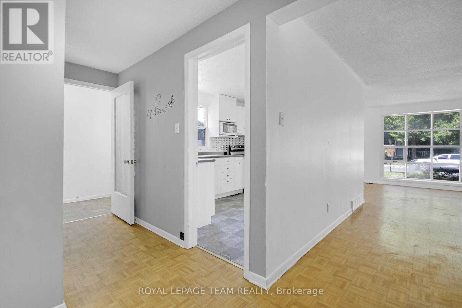 Photo 10 of 52 Bowhill Avenue, Ottawa ON