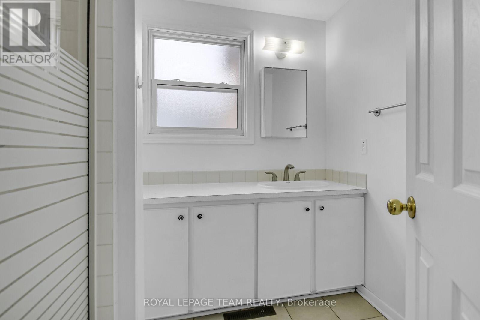Photo 18 of 52 Bowhill Avenue, Ottawa ON