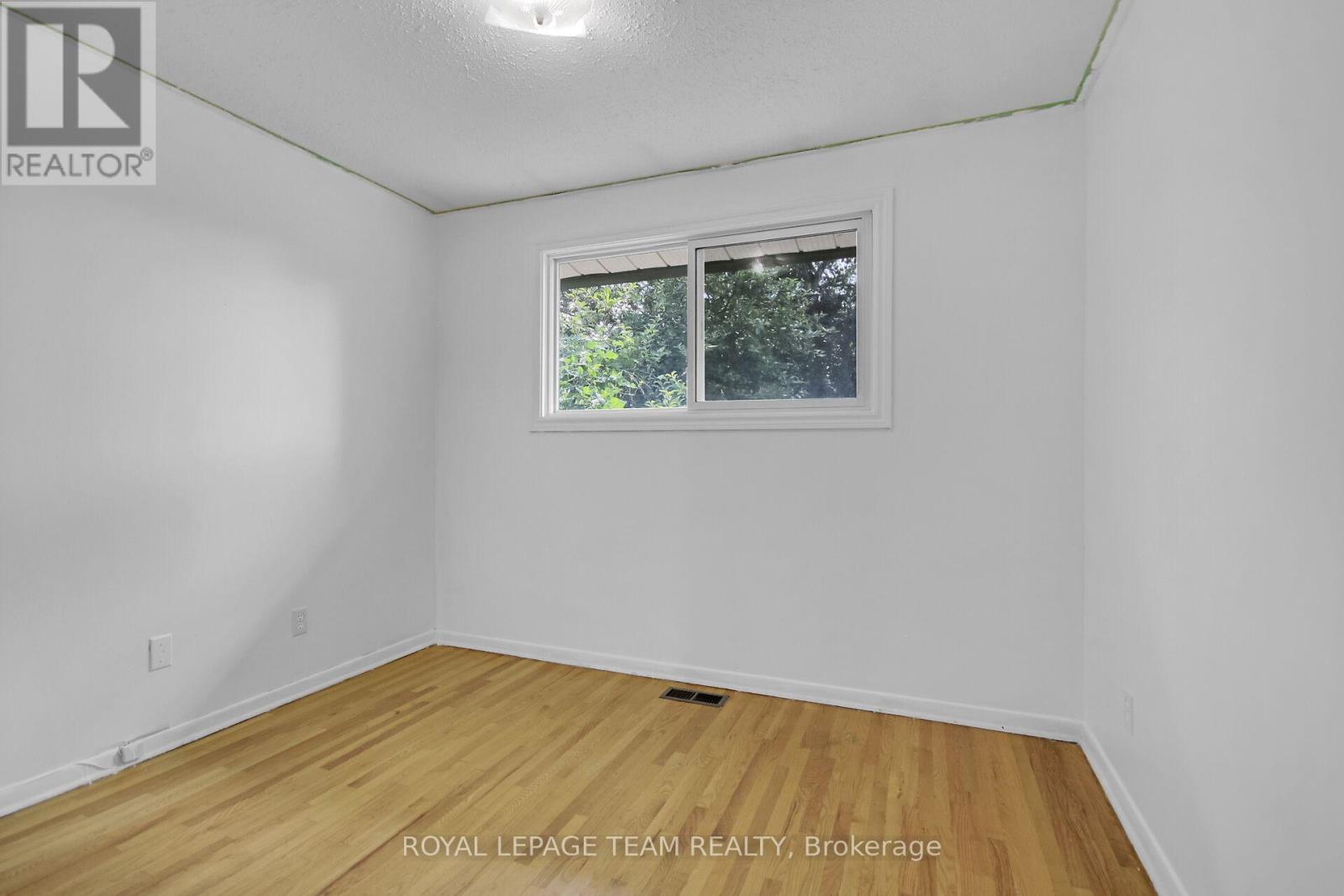 Photo 22 of 52 Bowhill Avenue, Ottawa ON