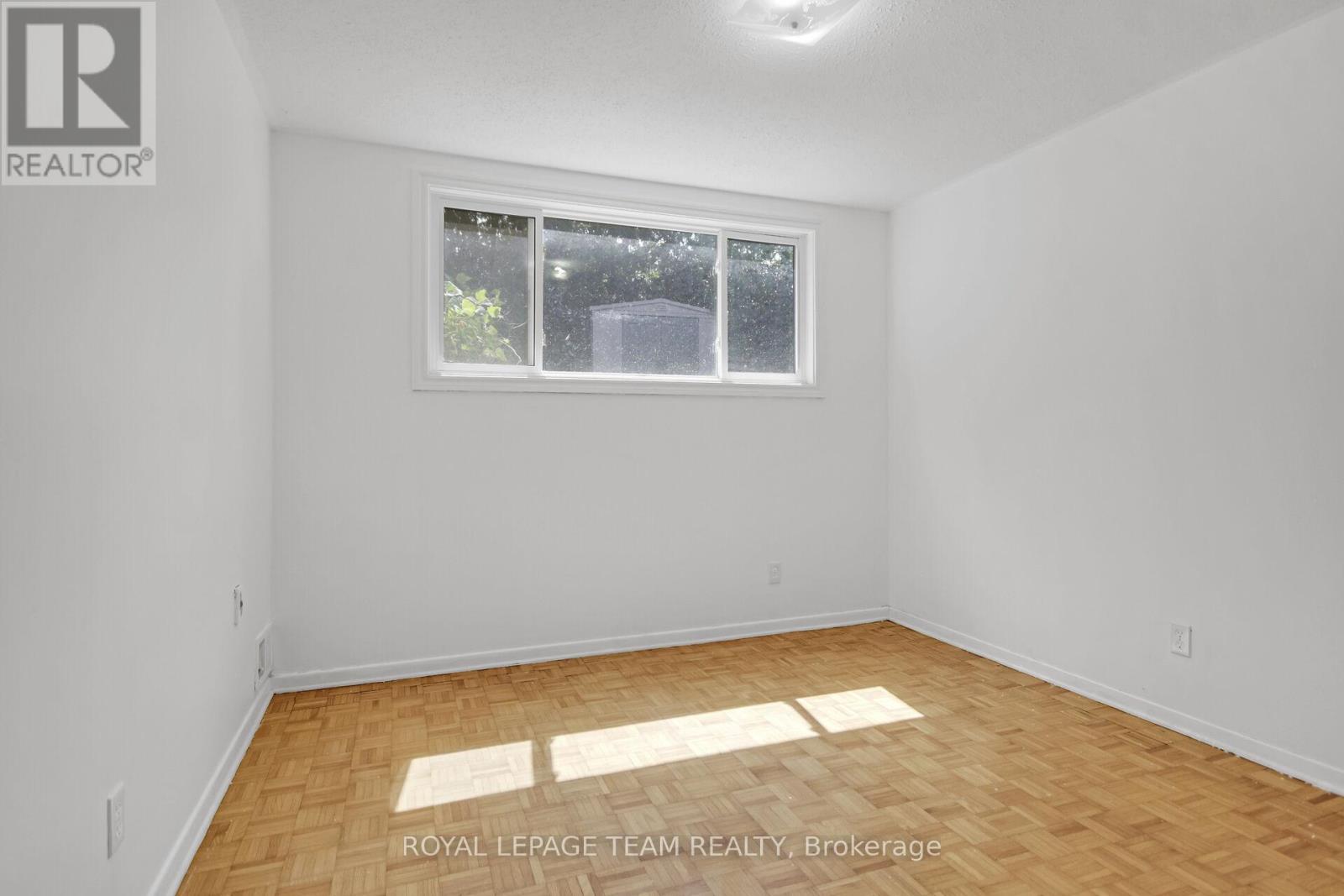 Photo 23 of 52 Bowhill Avenue, Ottawa ON