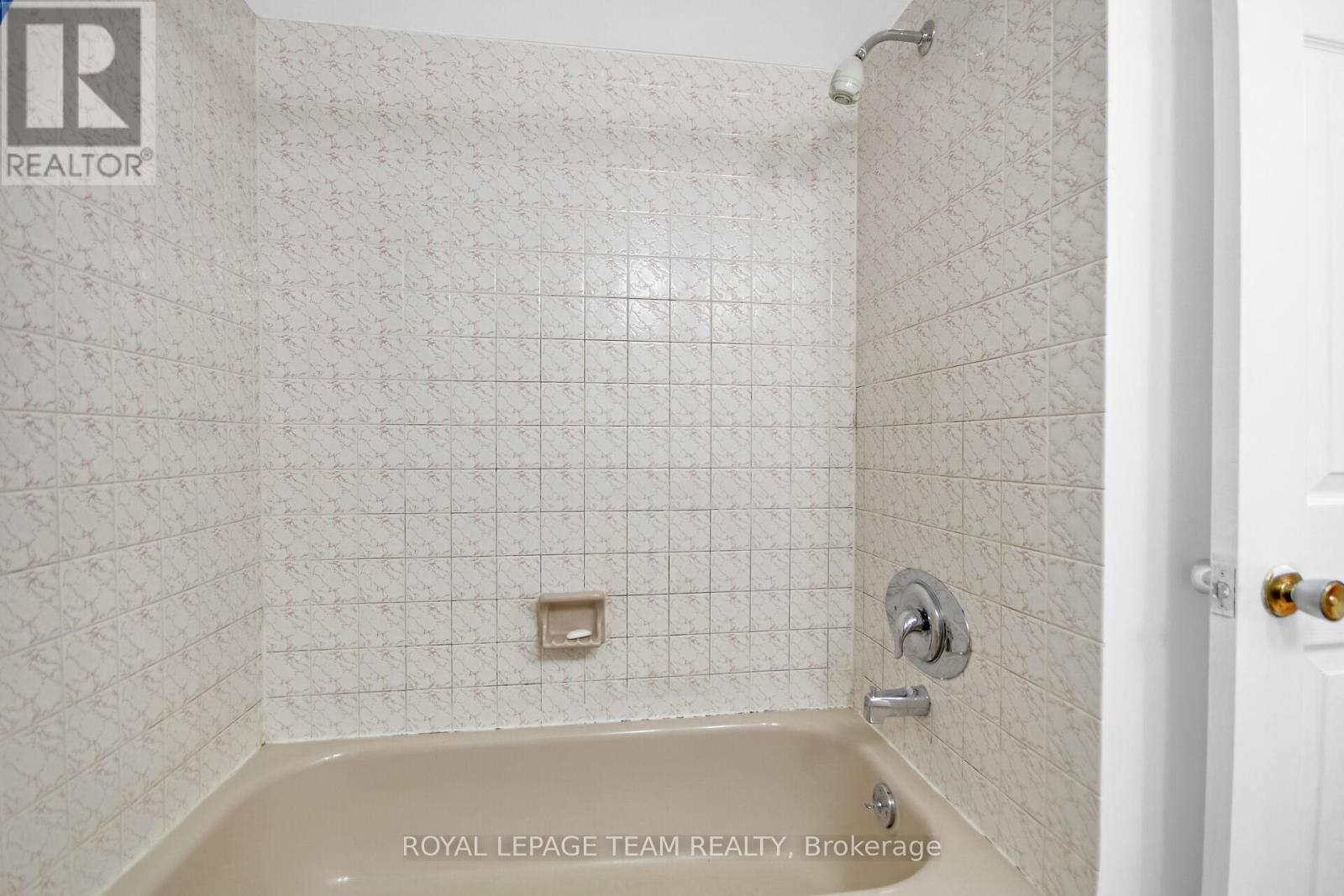 Photo 24 of 52 Bowhill Avenue, Ottawa ON