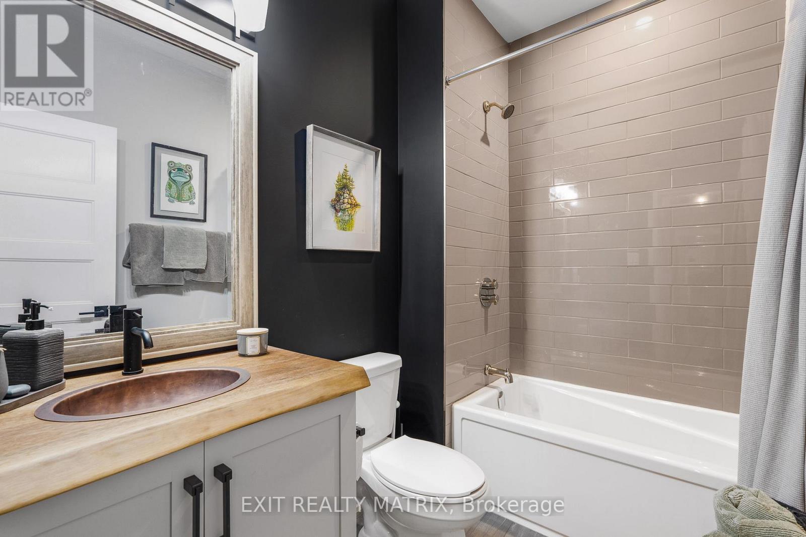 Photo 15 of 482 Central Park Boulevard, Russell ON