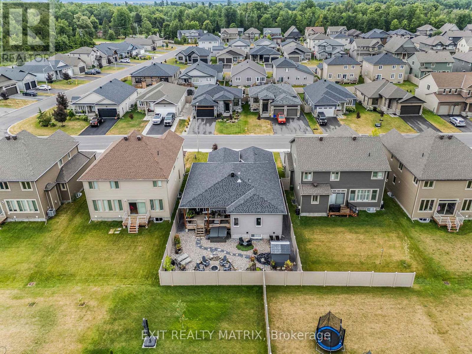 Photo 32 of 482 Central Park Boulevard, Russell ON