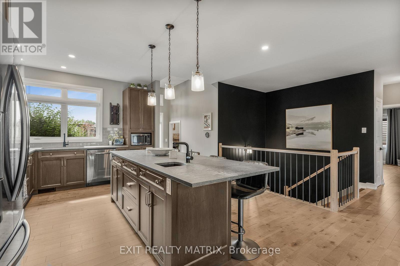 Photo 7 of 482 Central Park Boulevard, Russell ON