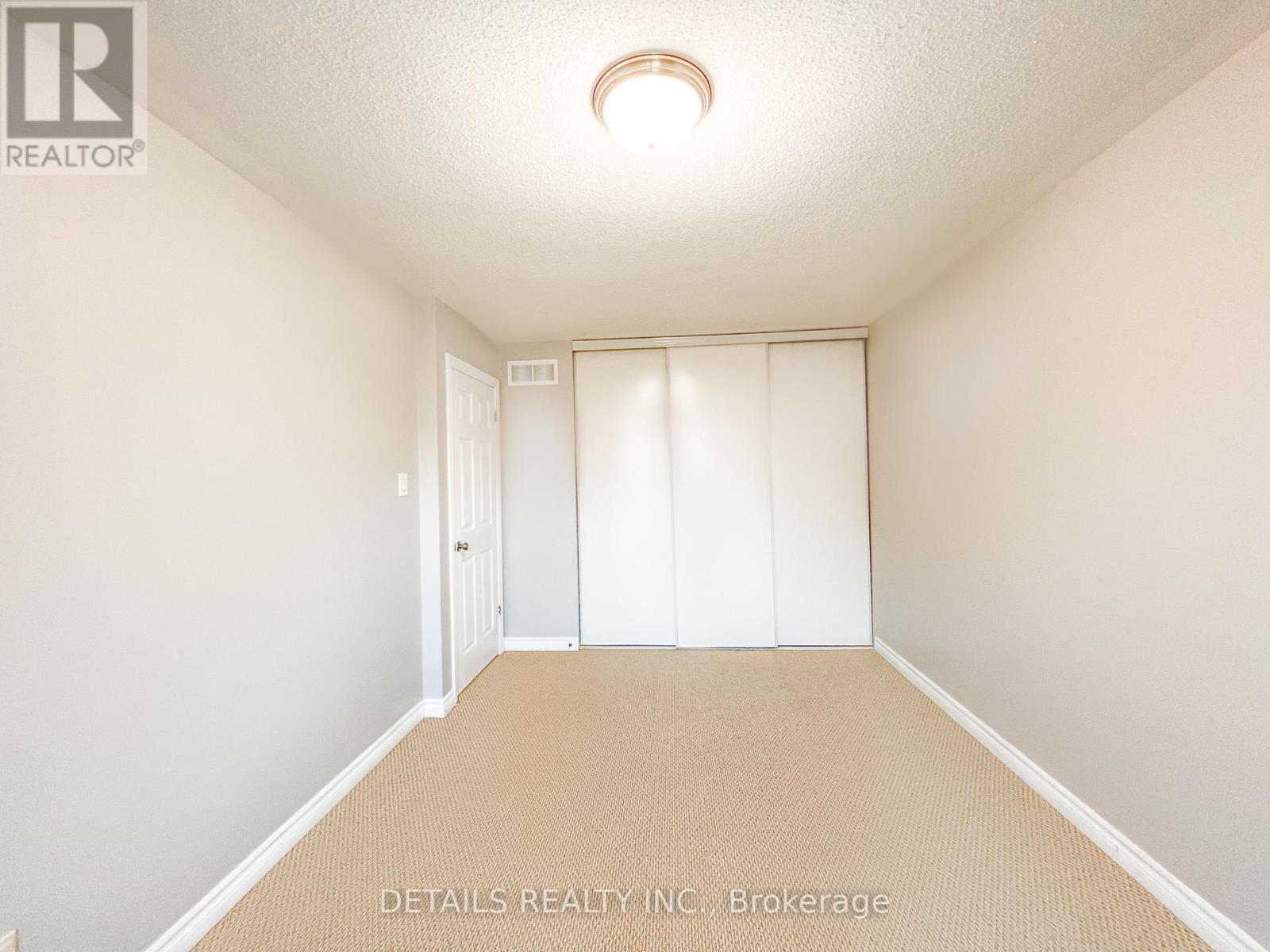 Photo 10 of 497 Temiskaming Crescent, Ottawa ON