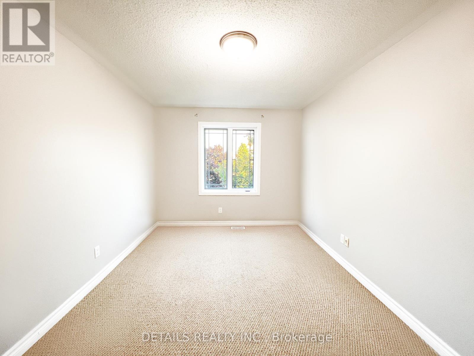 Photo 11 of 497 Temiskaming Crescent, Ottawa ON
