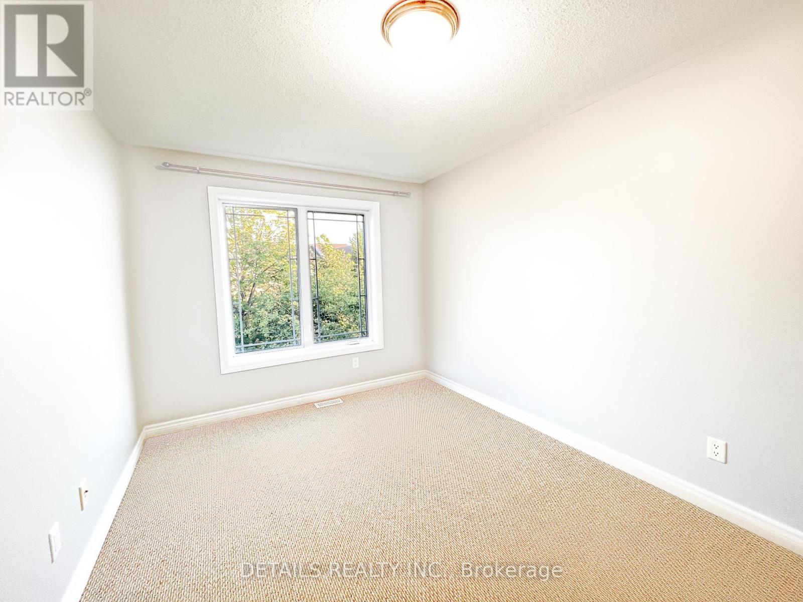 Photo 8 of 497 Temiskaming Crescent, Ottawa ON