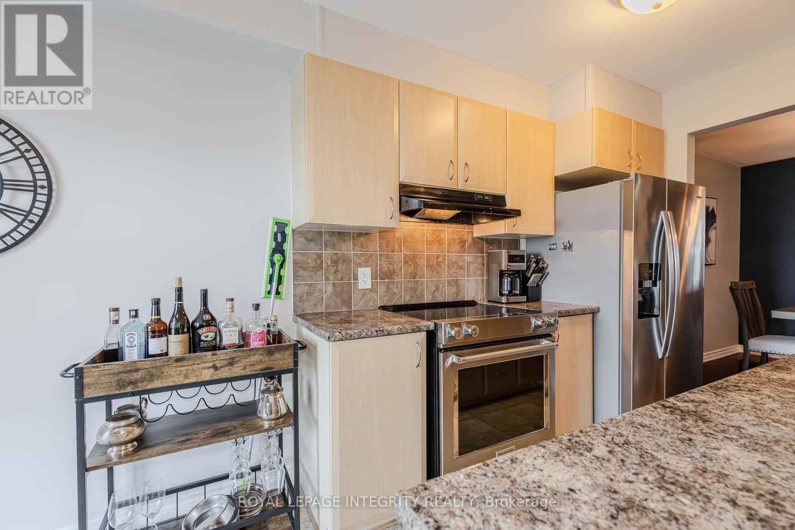 Photo 32 of 218 Catamount Court, Ottawa ON