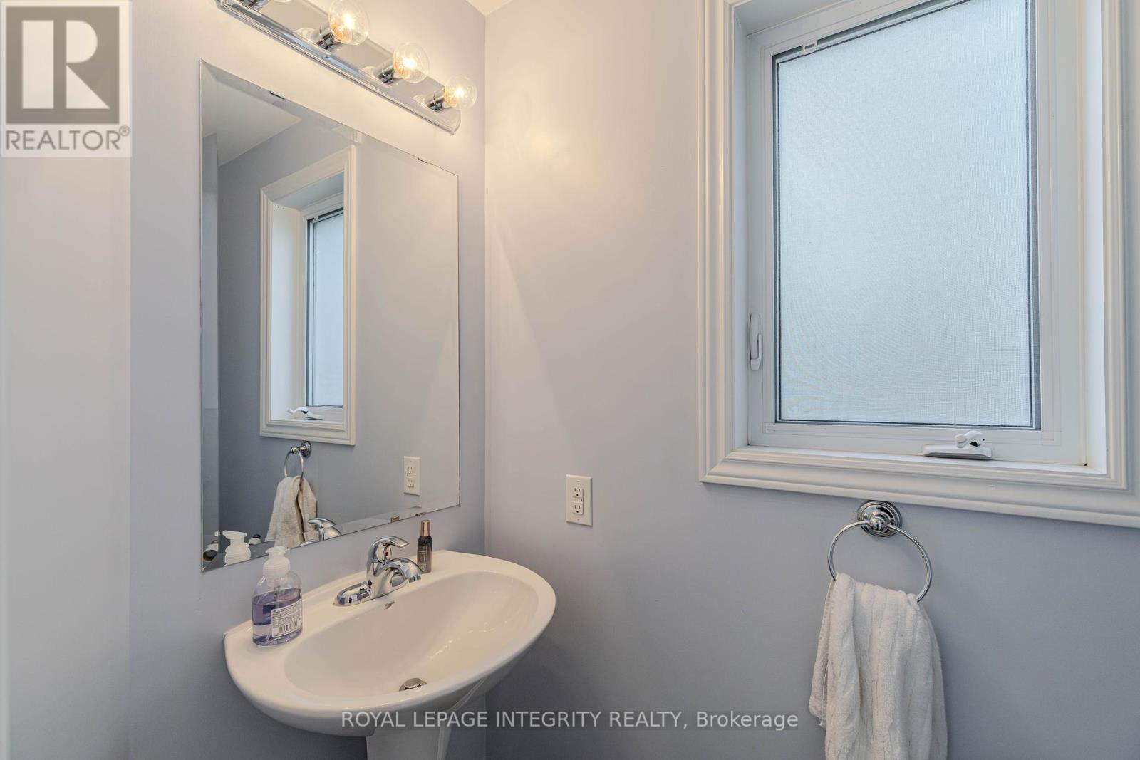Photo 26 of 218 Catamount Court, Ottawa ON