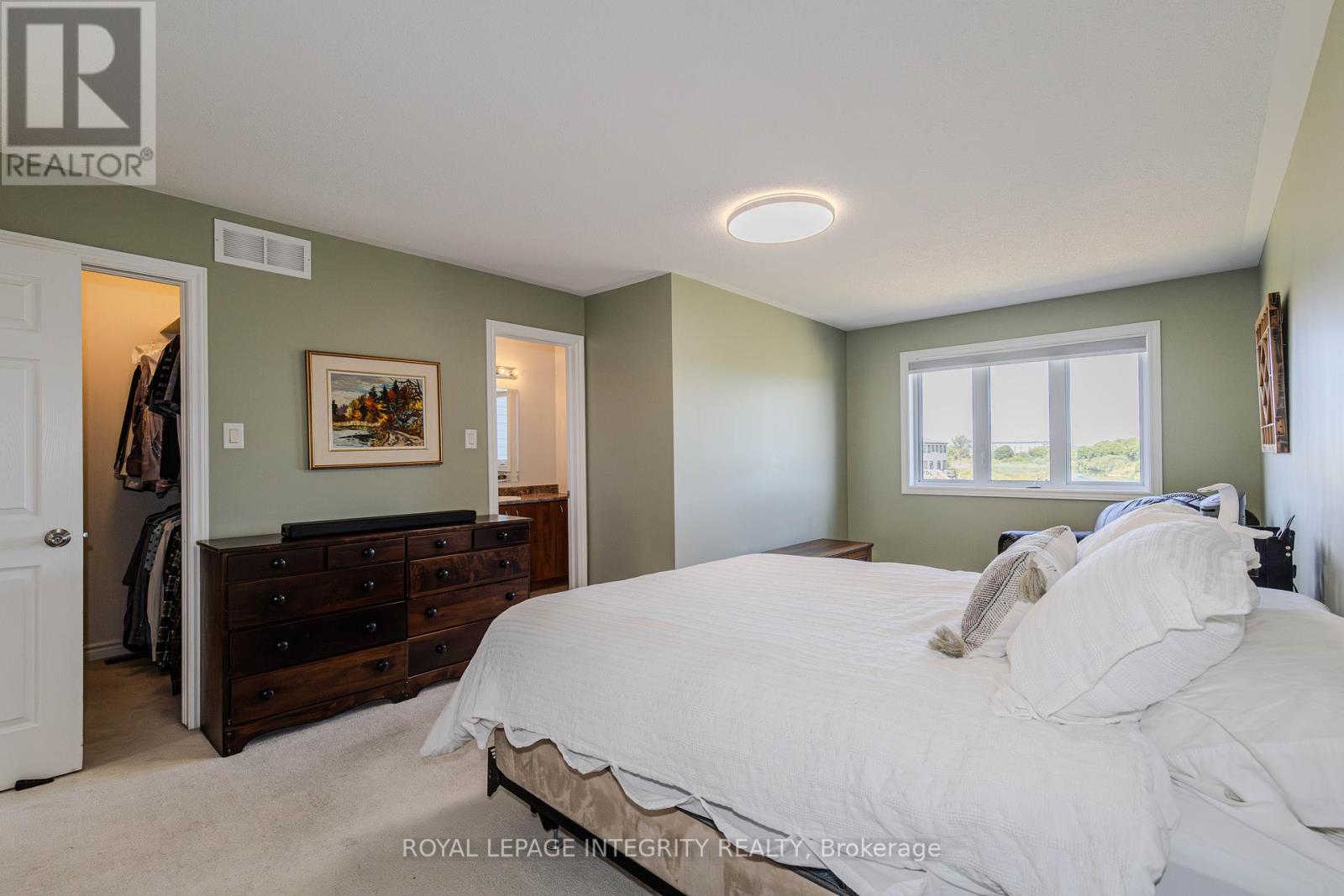 Photo 4 of 218 Catamount Court, Ottawa ON