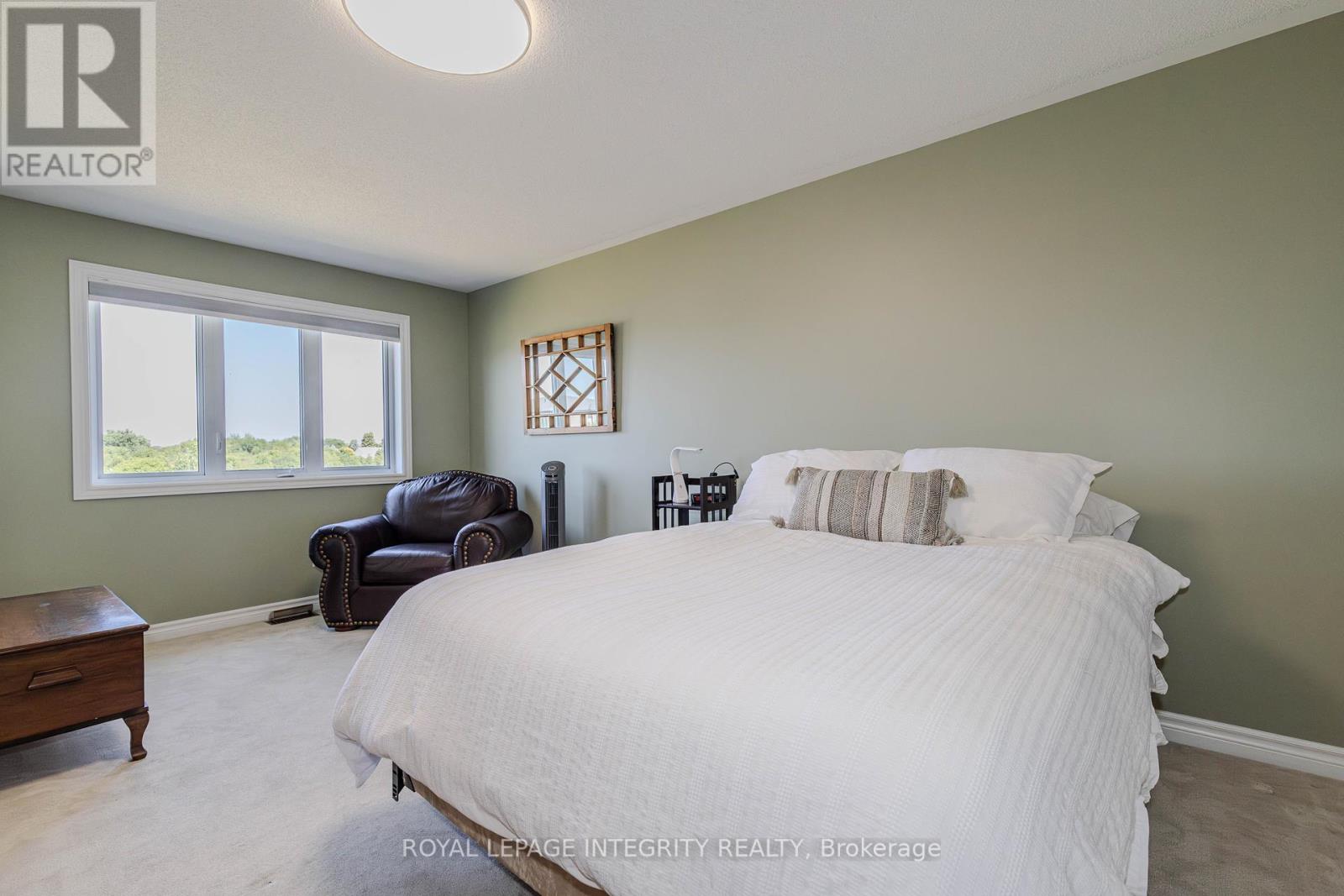 Photo 37 of 218 Catamount Court, Ottawa ON