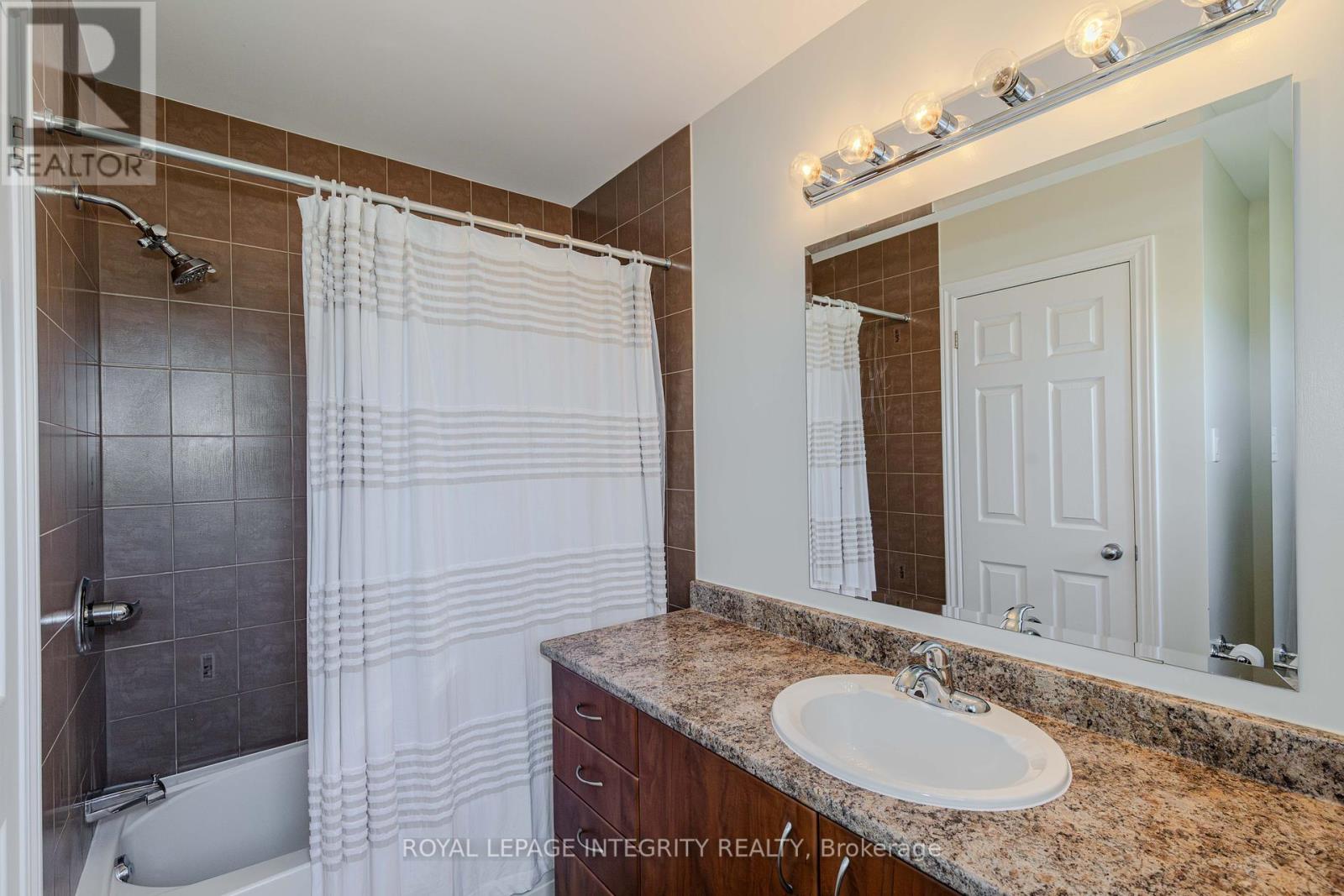 Photo 39 of 218 Catamount Court, Ottawa ON