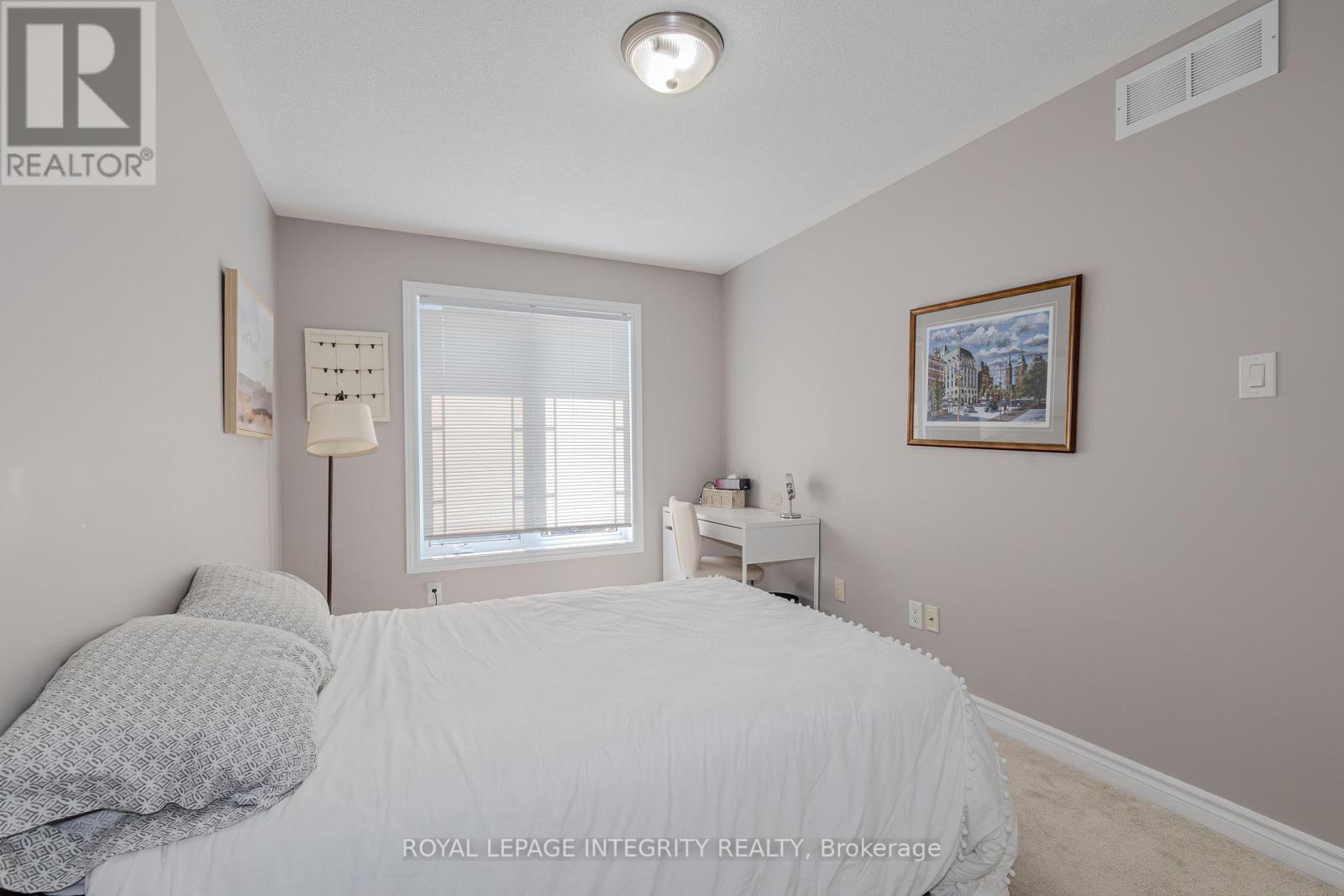 Photo 14 of 218 Catamount Court, Ottawa ON