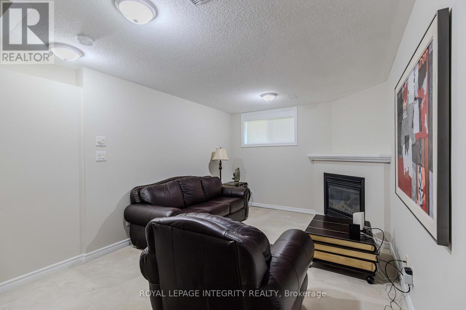 Photo 33 of 218 Catamount Court, Ottawa ON