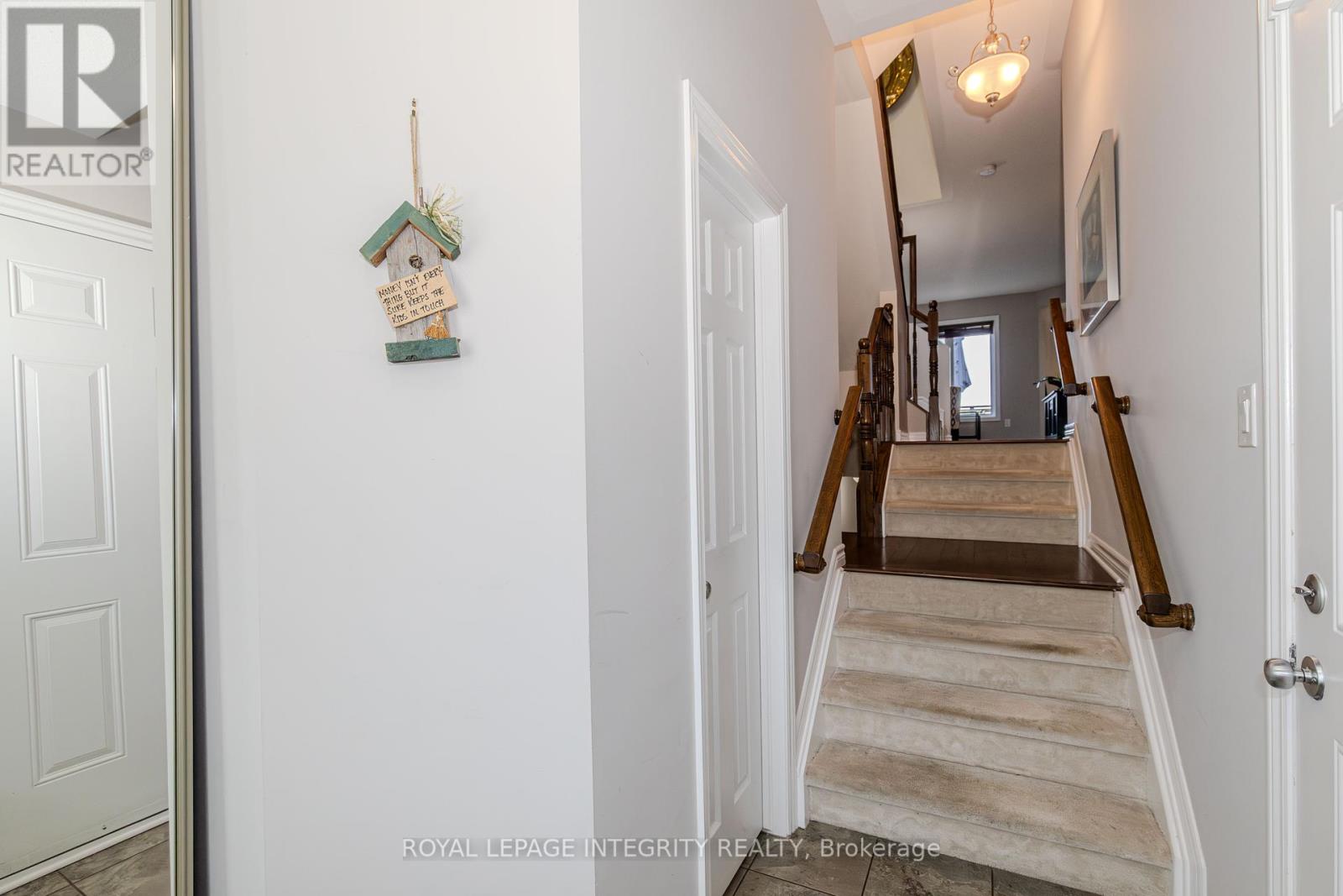Photo 5 of 218 Catamount Court, Ottawa ON