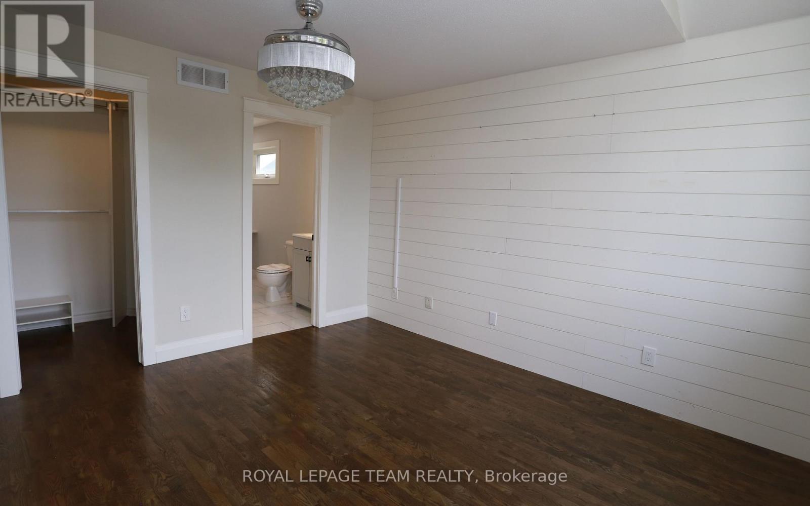 Photo 17 of 78 Friendly Crescent, Ottawa ON