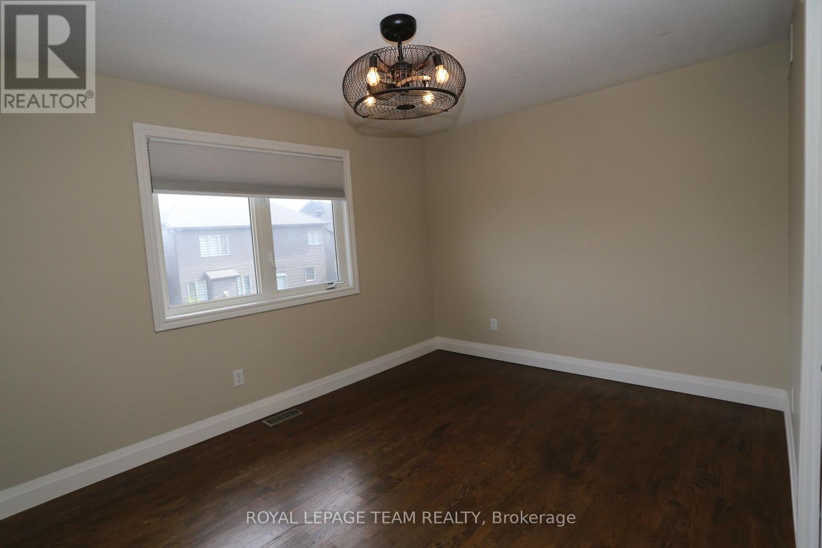 Photo 33 of 78 Friendly Crescent, Ottawa ON
