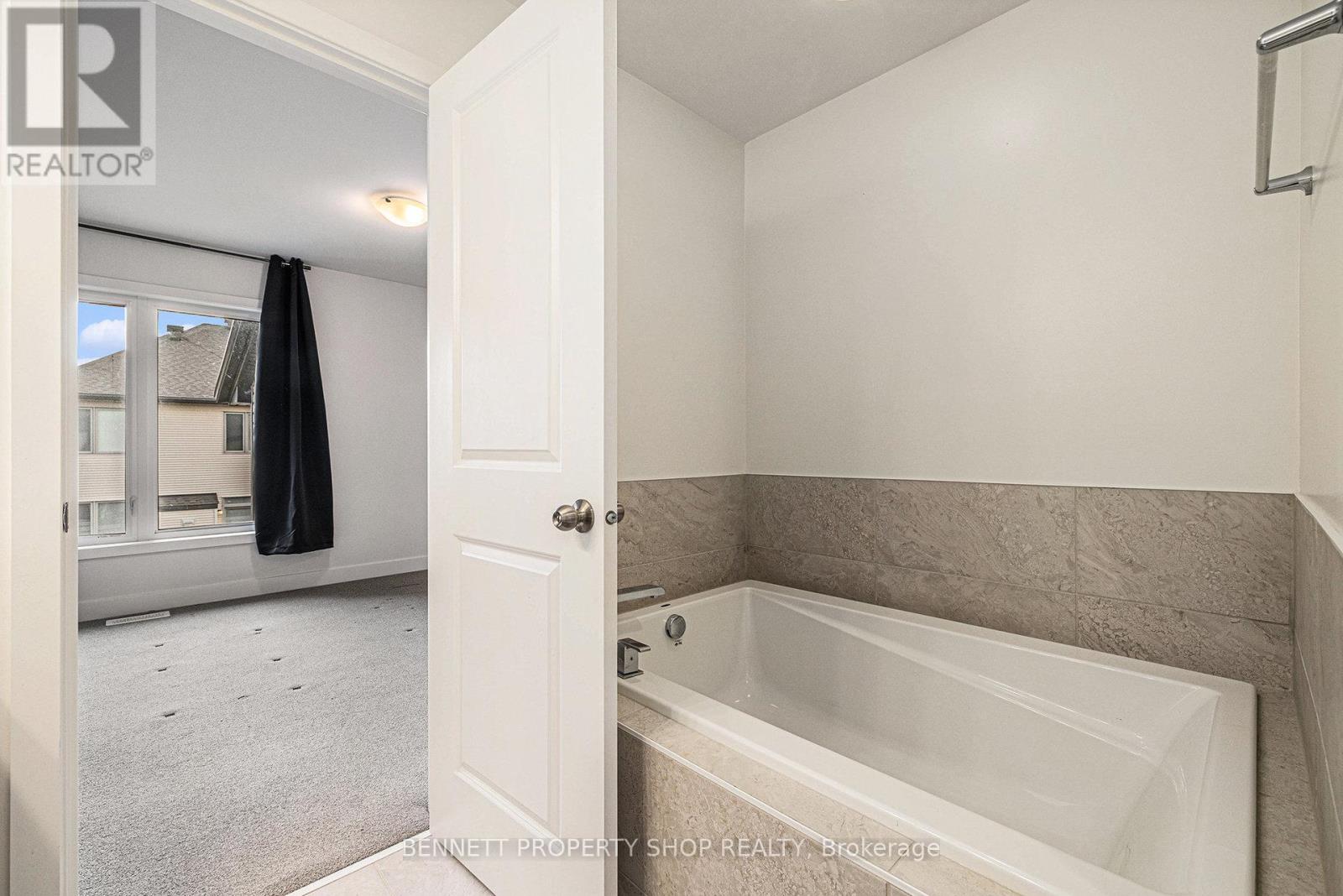 Photo 17 of 735 Twist Way, Ottawa ON