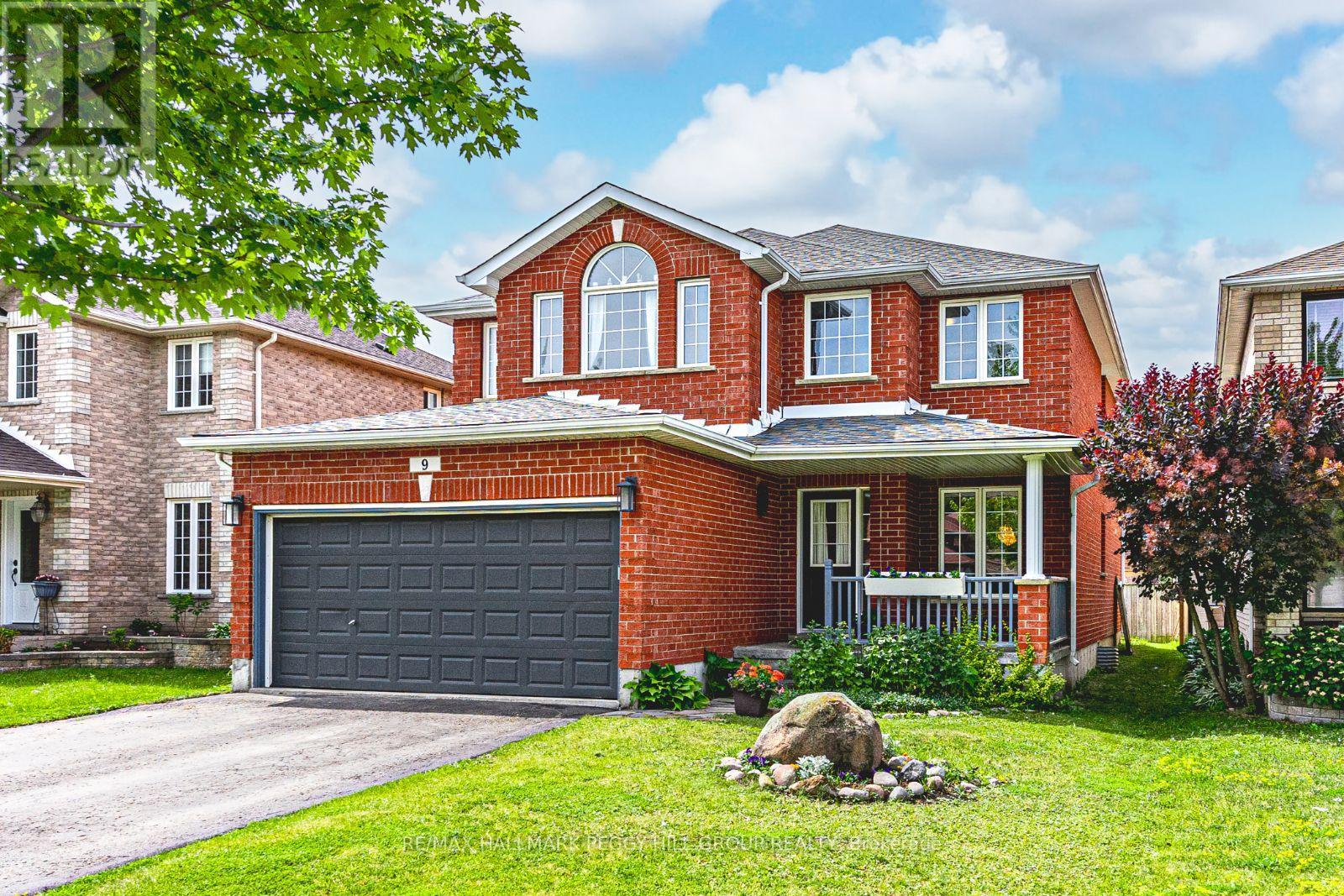 Photo 1 of 9 Buggs Gate, Barrie ON