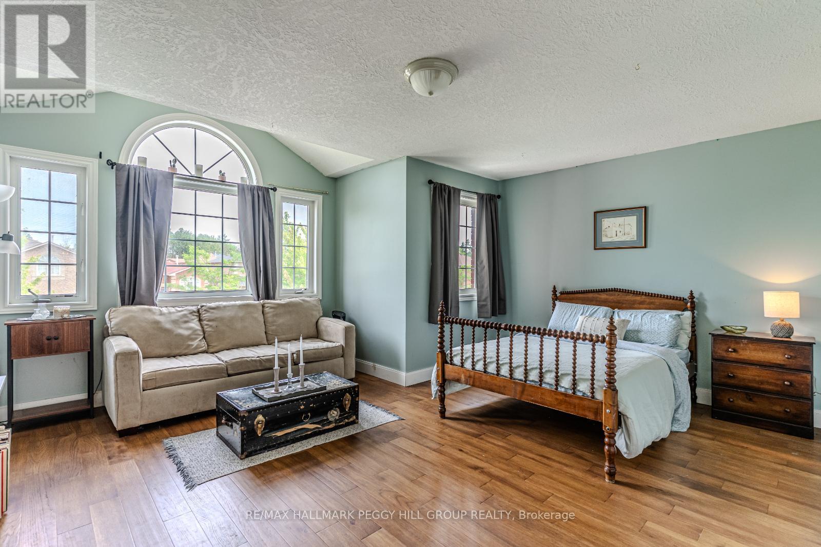 Photo 10 of 9 Buggs Gate, Barrie ON