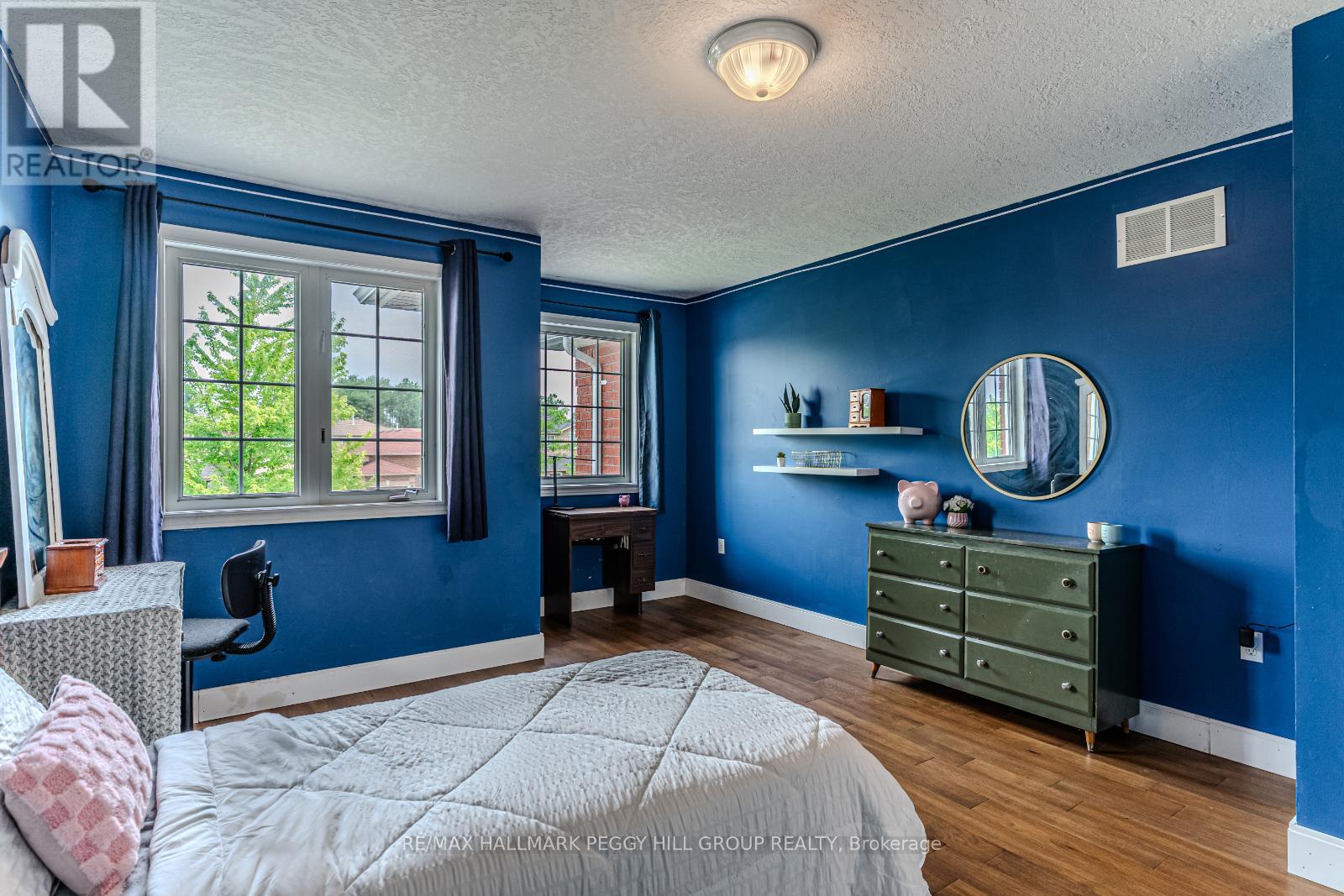 Photo 11 of 9 Buggs Gate, Barrie ON