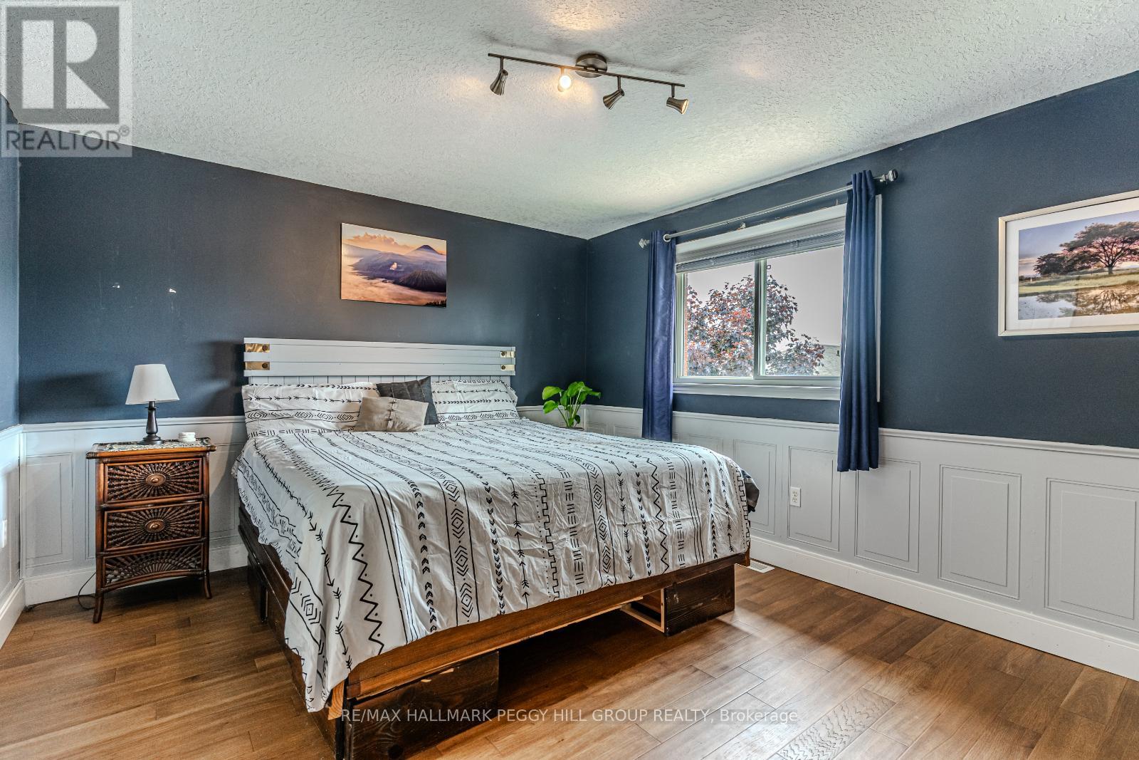 Photo 8 of 9 Buggs Gate, Barrie ON