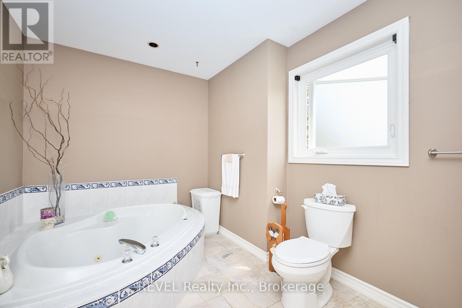 Photo 18 of 1452 Allanport Road, Thorold ON