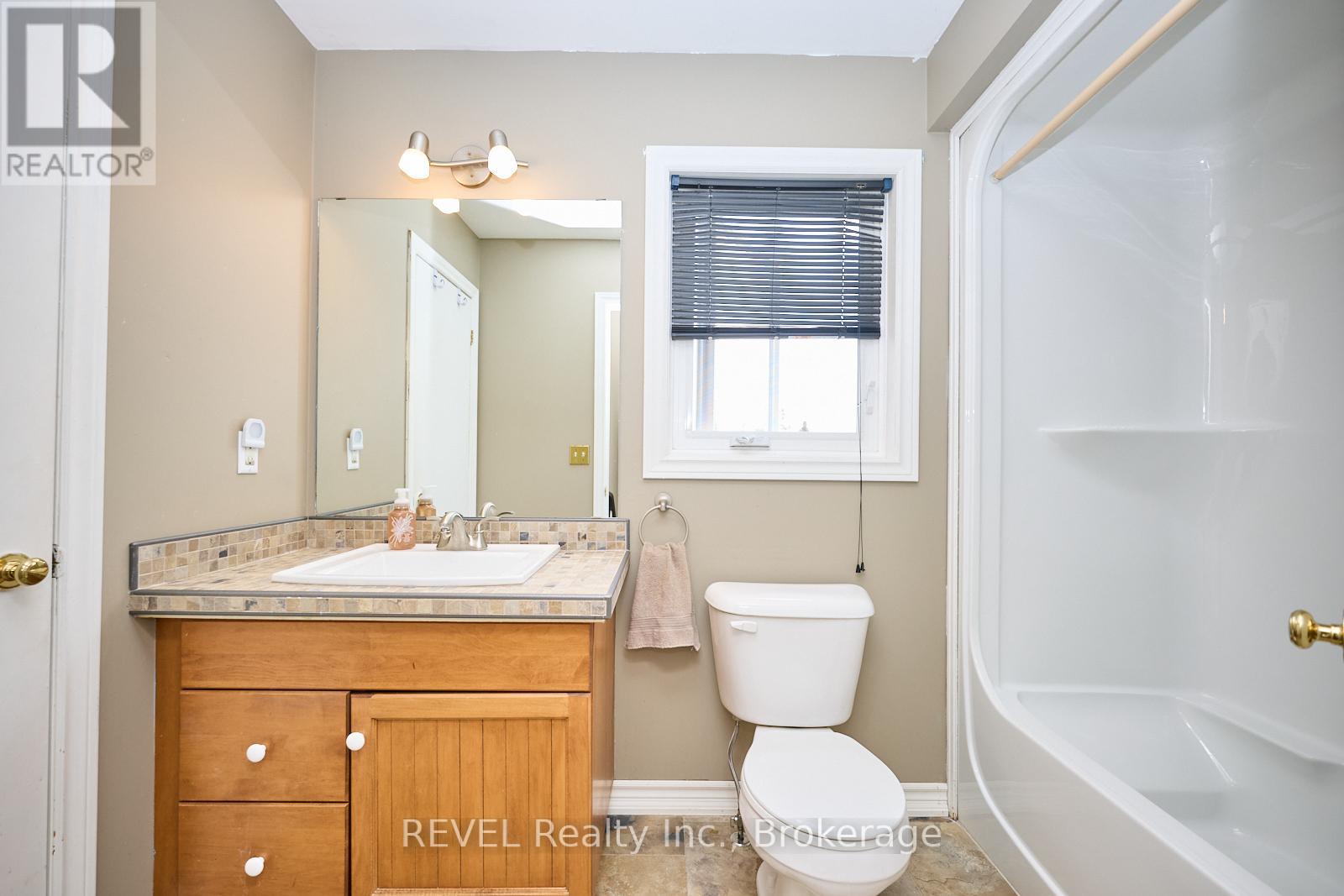 Photo 23 of 1452 Allanport Road, Thorold ON