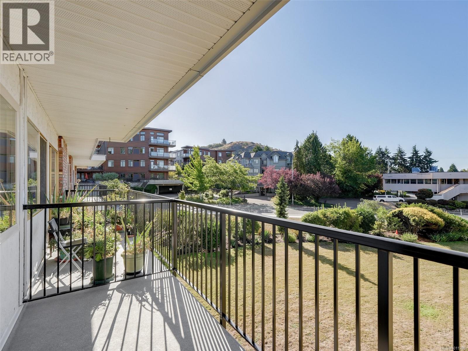 Photo 24 of 206 1680 Poplar Ave, Saanich BC