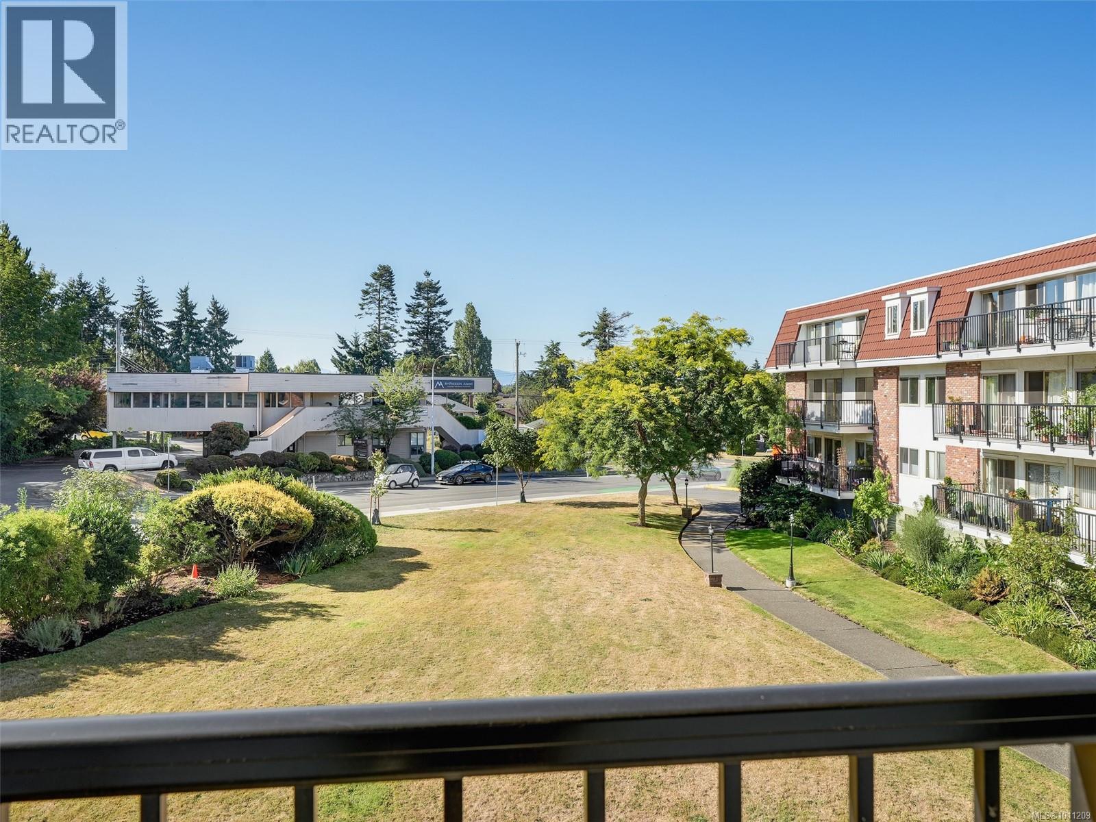 Photo 21 of 206 1680 Poplar Ave, Saanich BC