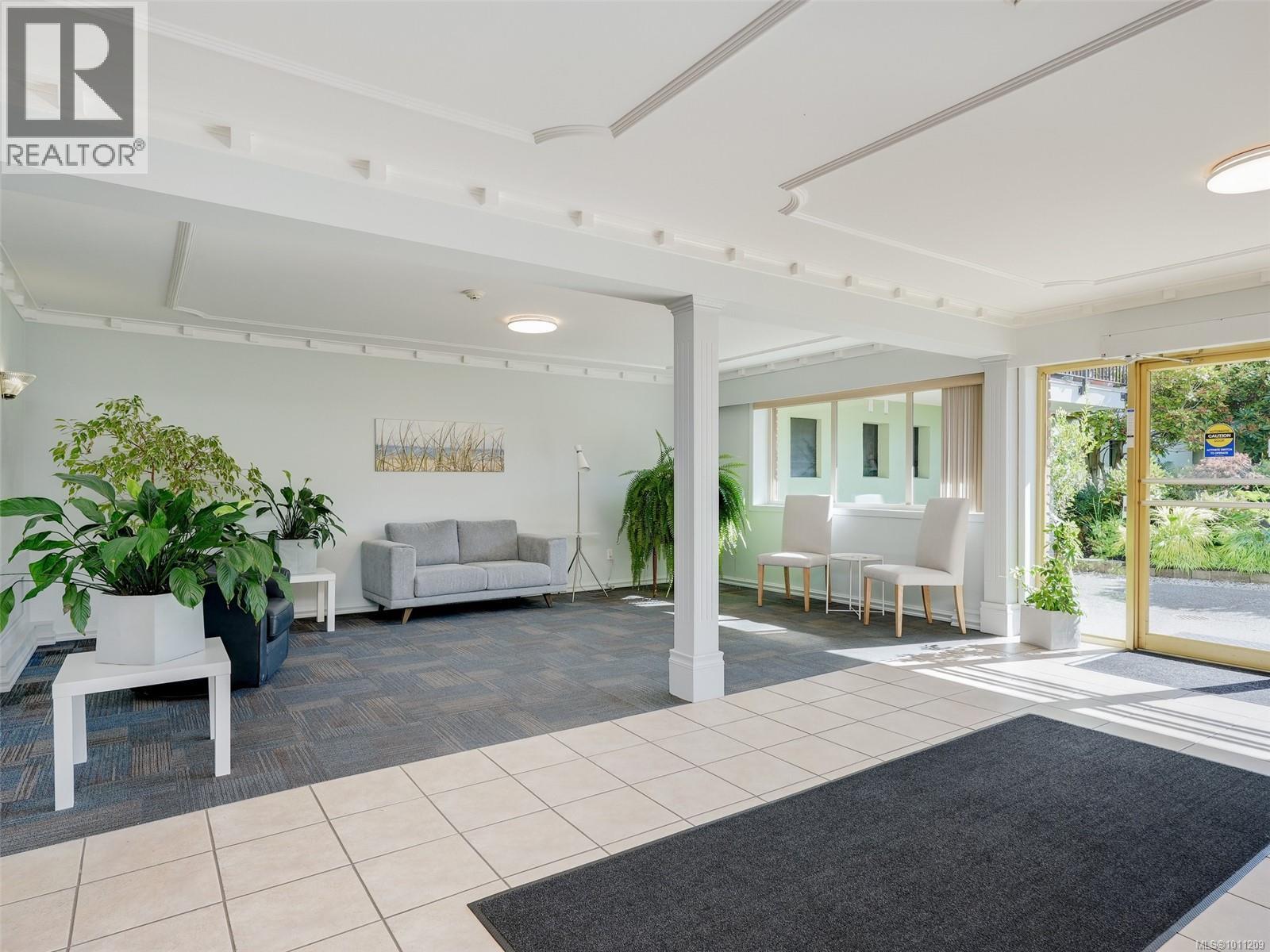 Photo 22 of 206 1680 Poplar Ave, Saanich BC