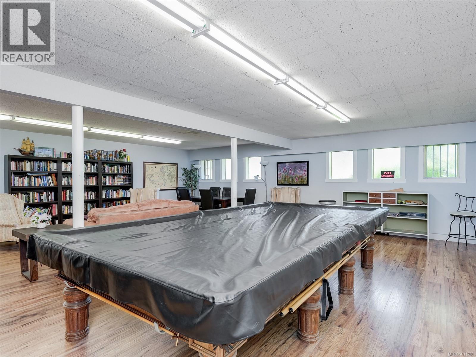 Photo 17 of 206 1680 Poplar Ave, Saanich BC
