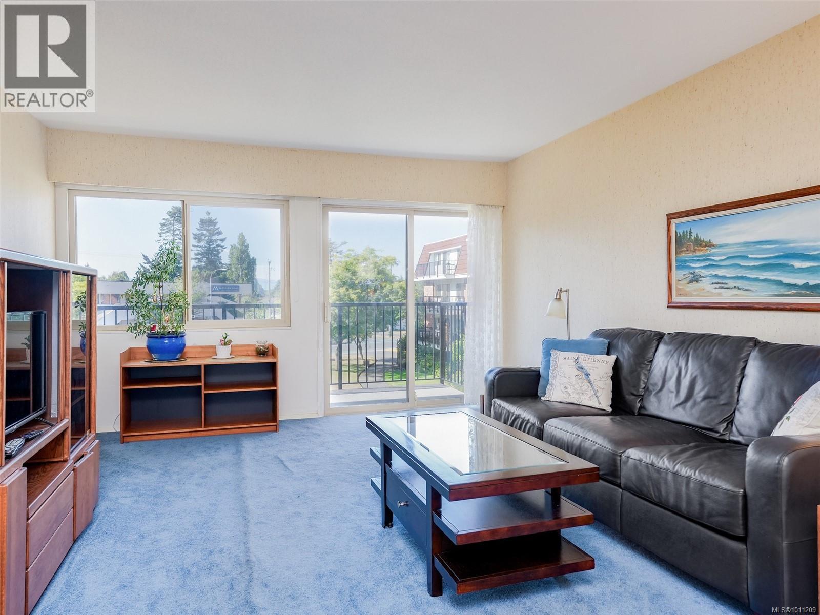 Photo 3 of 206 1680 Poplar Ave, Saanich BC
