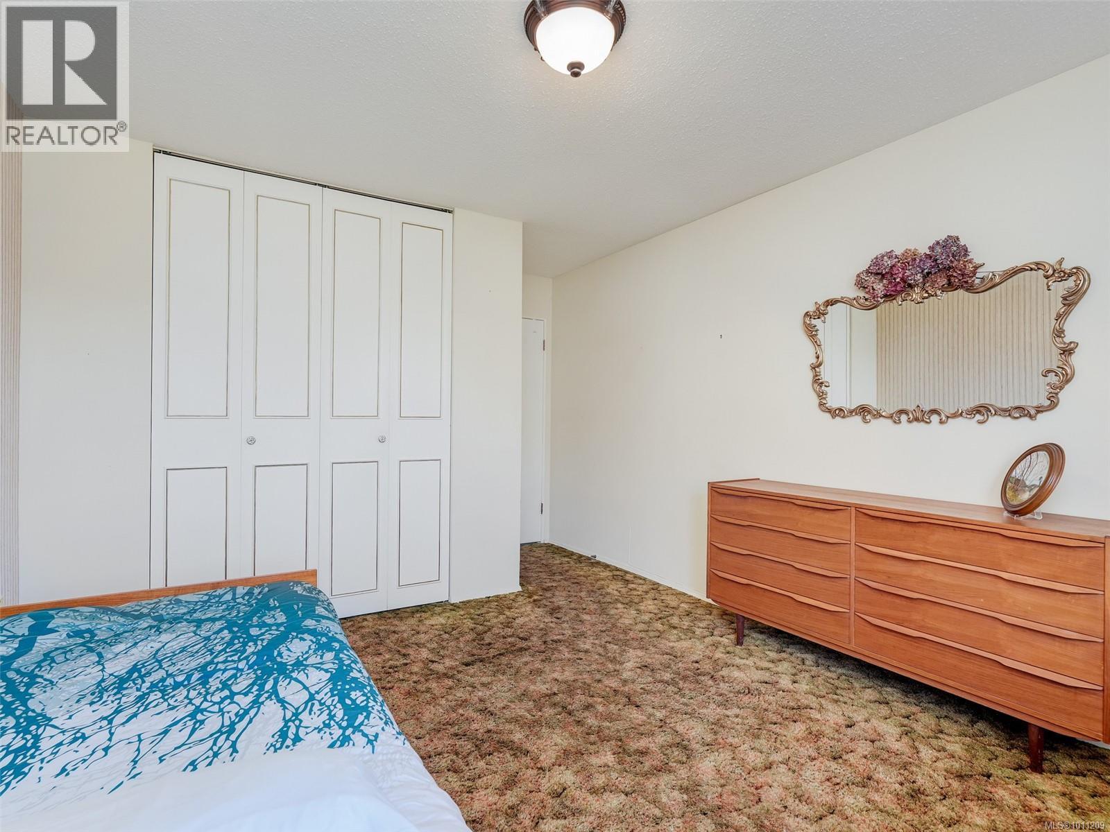 Photo 10 of 206 1680 Poplar Ave, Saanich BC