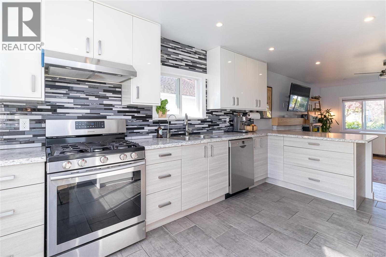 Single Family House for Sale in  Alder St Victoria 