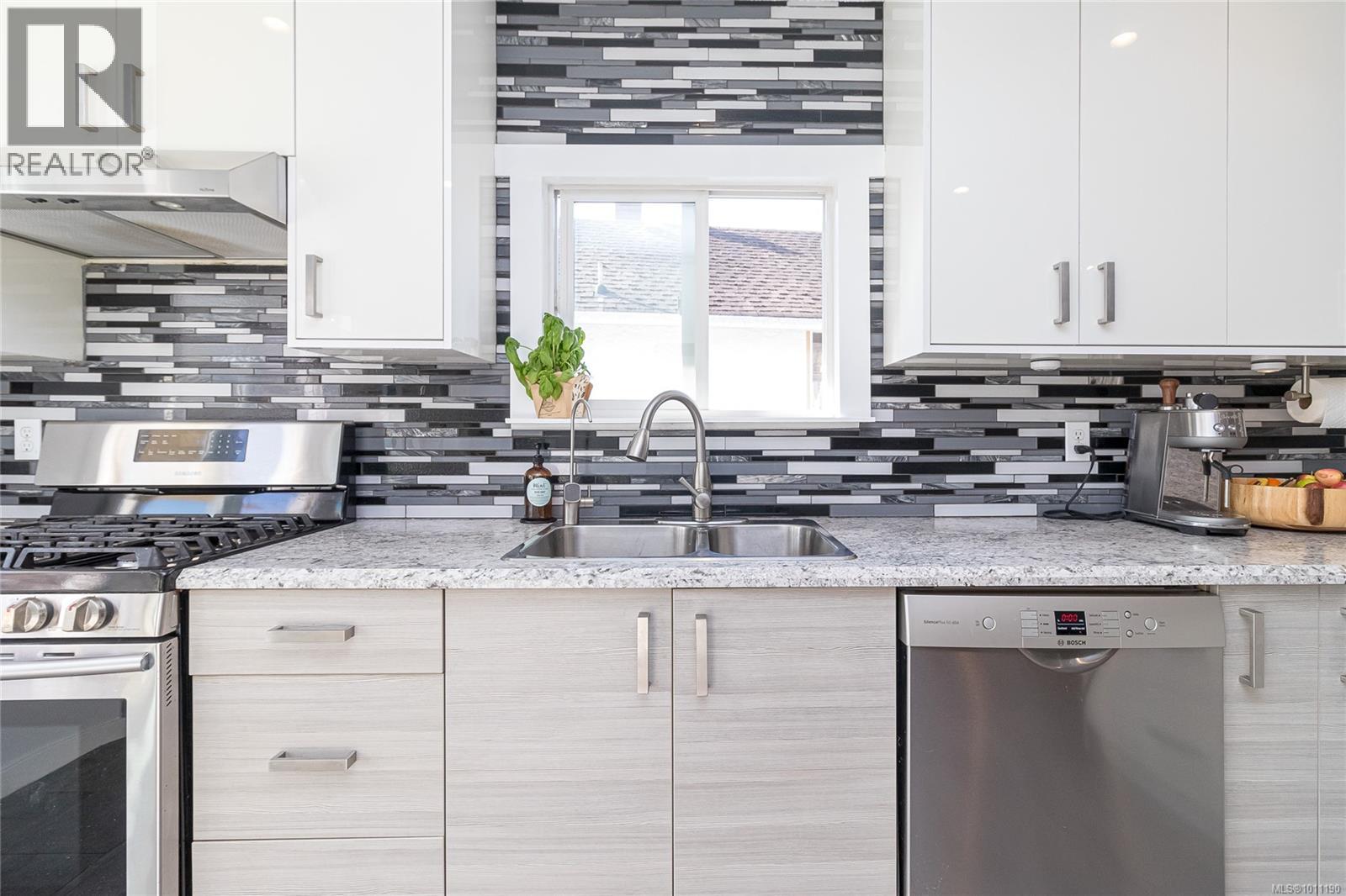 Single Family House for Sale in  Alder St Victoria 