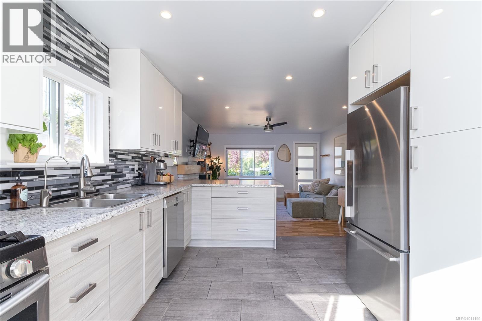 Single Family House for Sale in  Alder St Victoria 