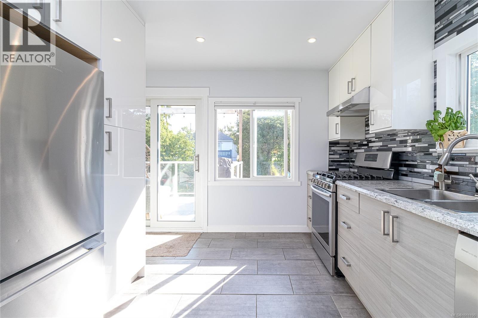 Single Family House for Sale in  Alder St Victoria 