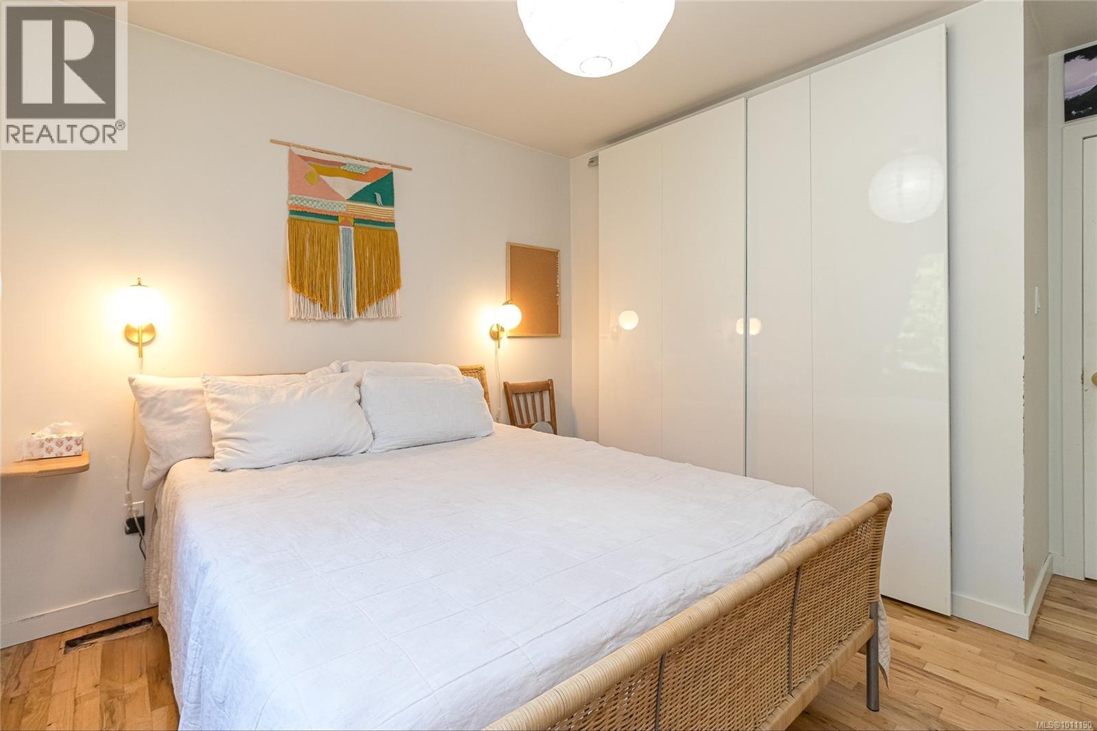 Single Family House for Sale in  Alder St Victoria 