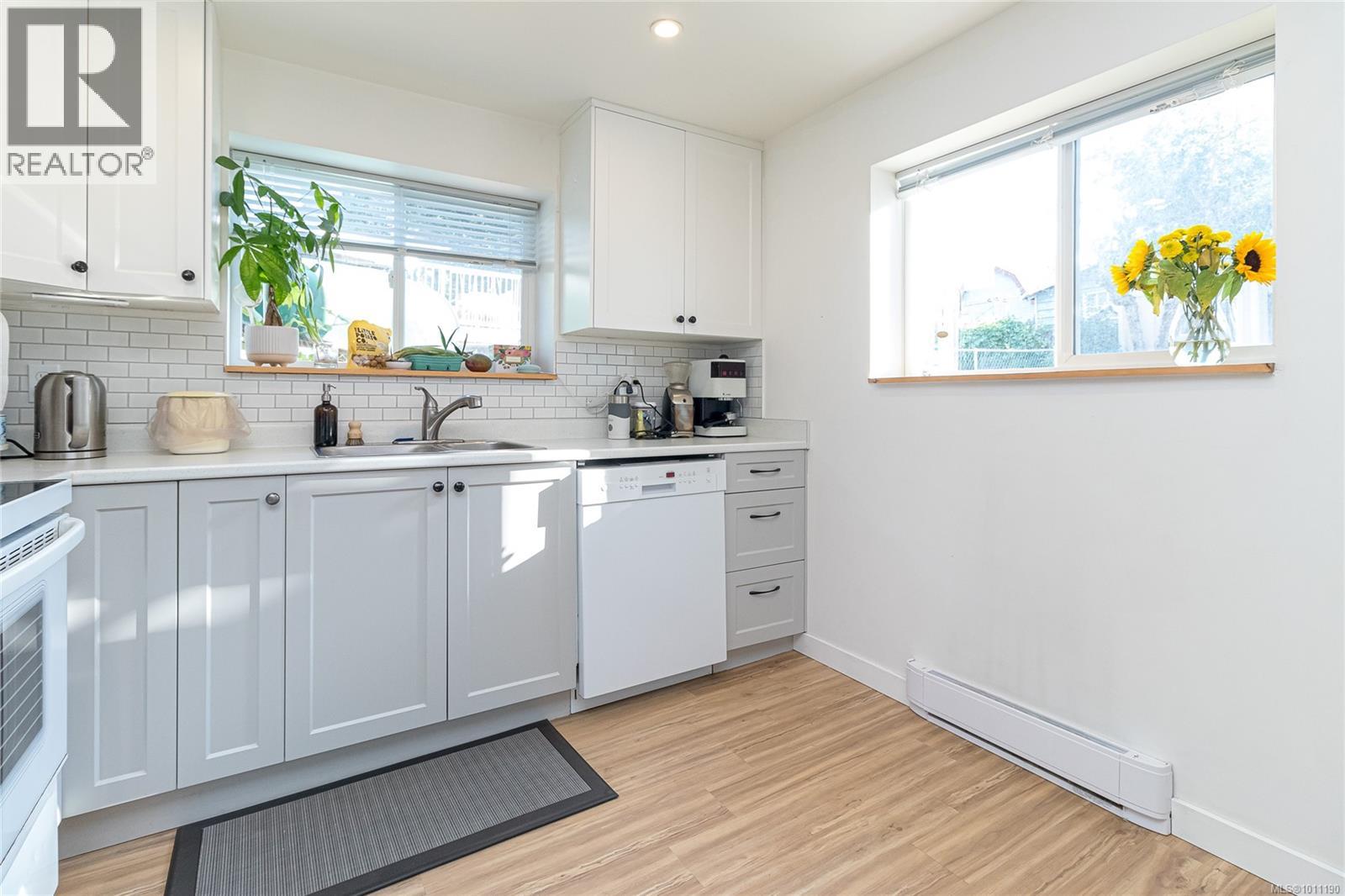 Single Family House for Sale in  Alder St Victoria 