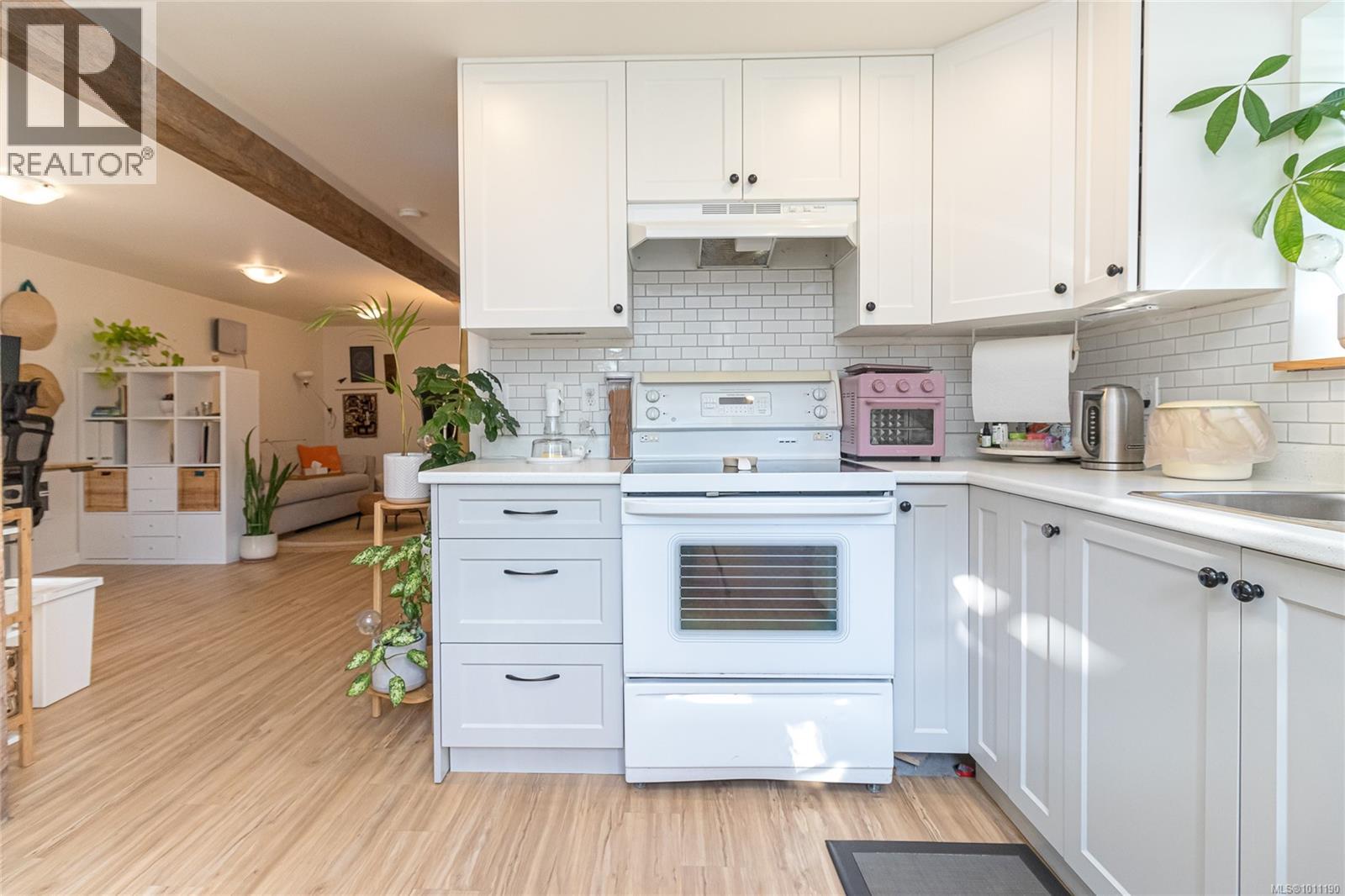Single Family House for Sale in  Alder St Victoria 