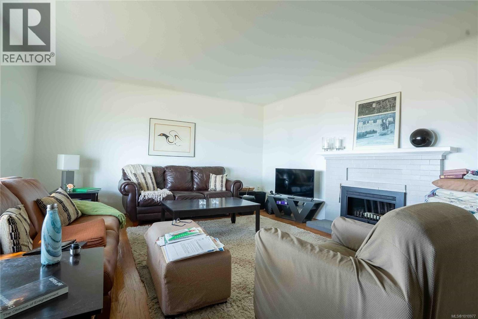 Photo 10 of 320 Beach Dr, Oak Bay BC