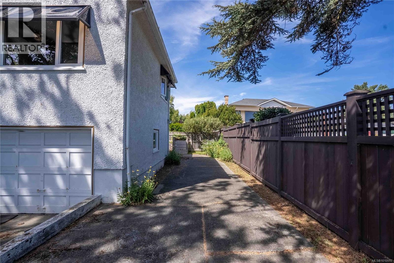 Photo 29 of 320 Beach Dr, Oak Bay BC