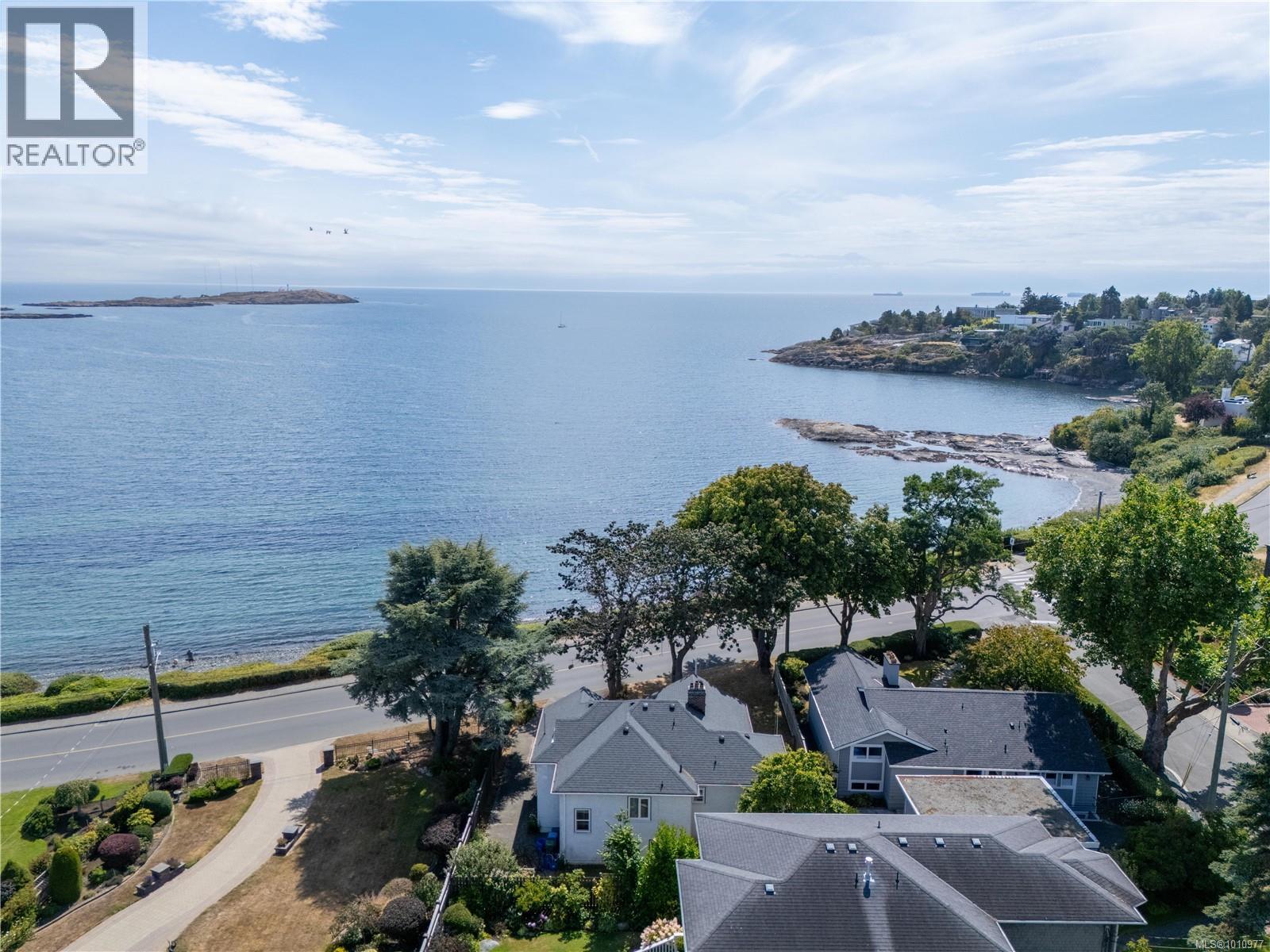 Photo 34 of 320 Beach Dr, Oak Bay BC