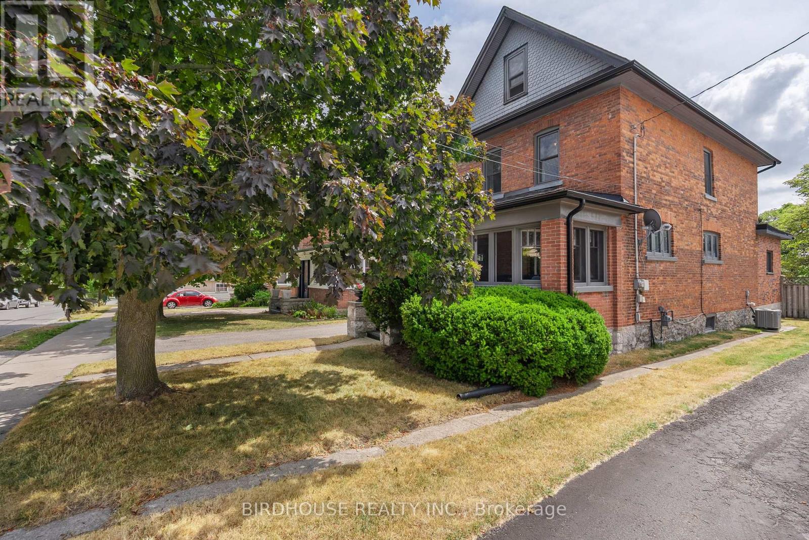 Photo 40 of 27 Francis Street, Kawartha Lakes ON