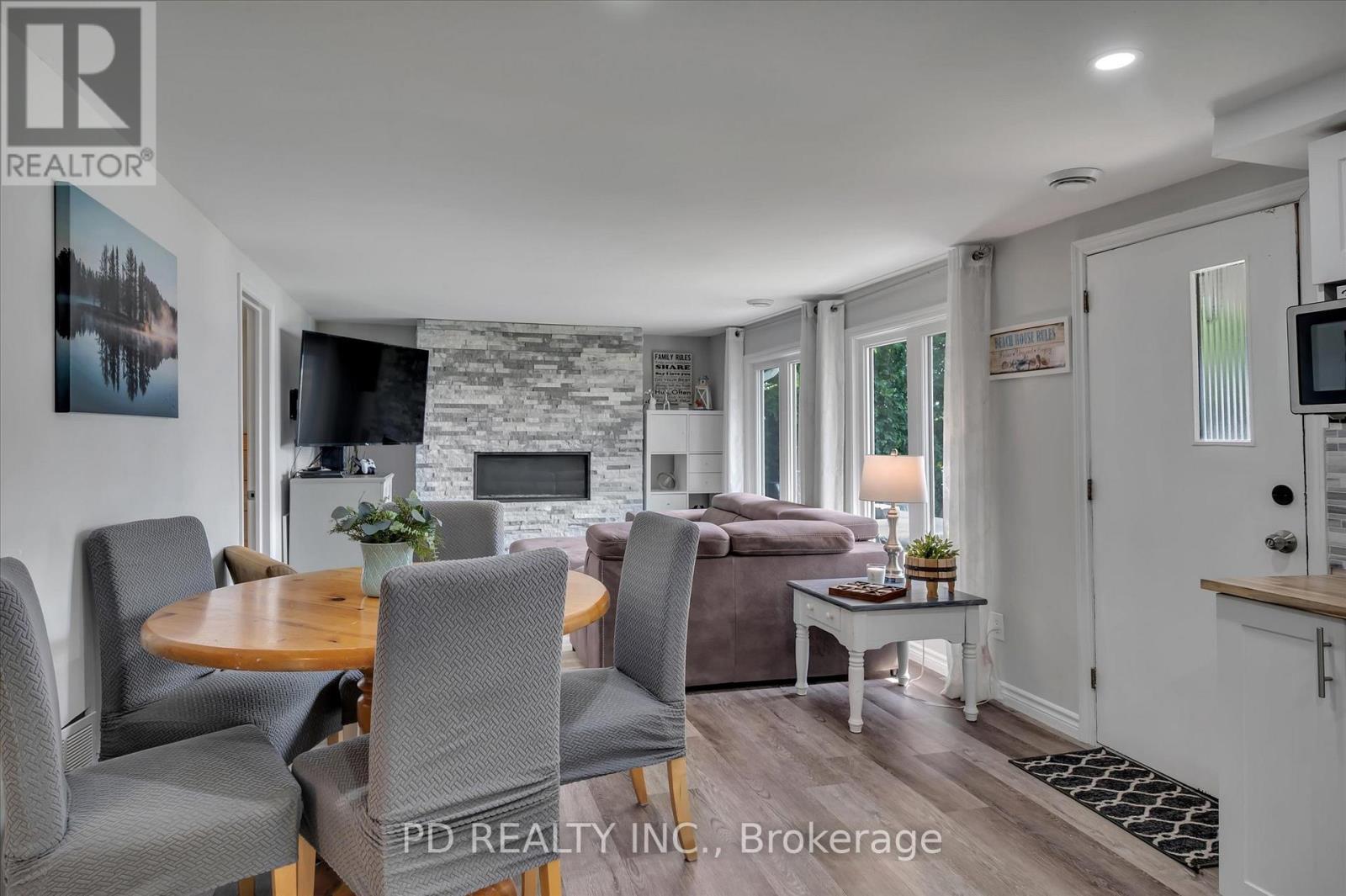 Photo 31 of 9 Charlotte Crescent, Kawartha Lakes ON